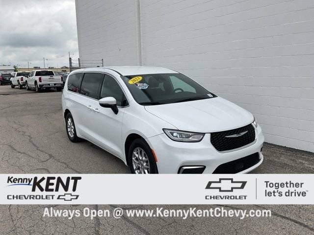 2023 Chrysler Pacifica Touring — Minivan — 51,365 mi — Evansville, IN