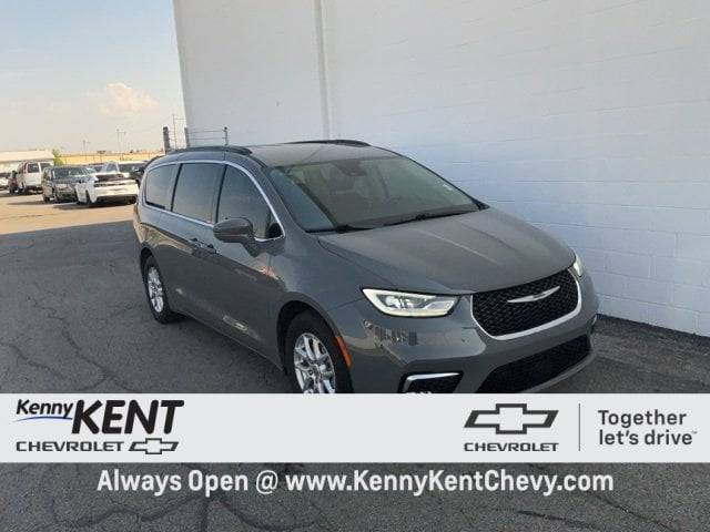 2022 Chrysler Pacifica Touring L — Minivan — 49,407 mi — Evansville, IN