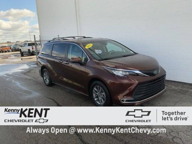 2022 Toyota Sienna XLE — Minivan — 69,663 mi — Evansville, IN