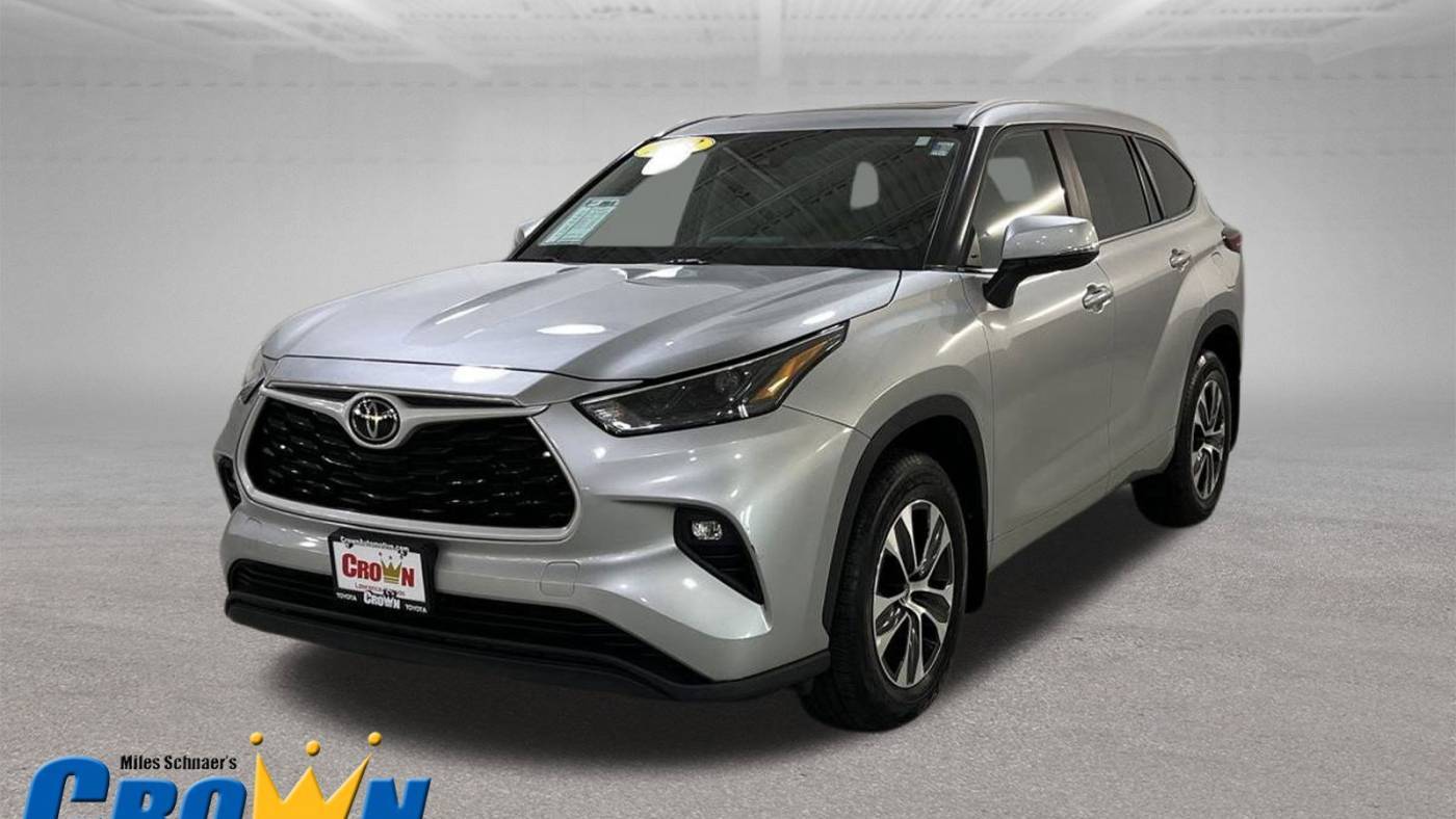 2023 Toyota Highlander XLE — SUV — 32,120 mi — Lawrence, KS