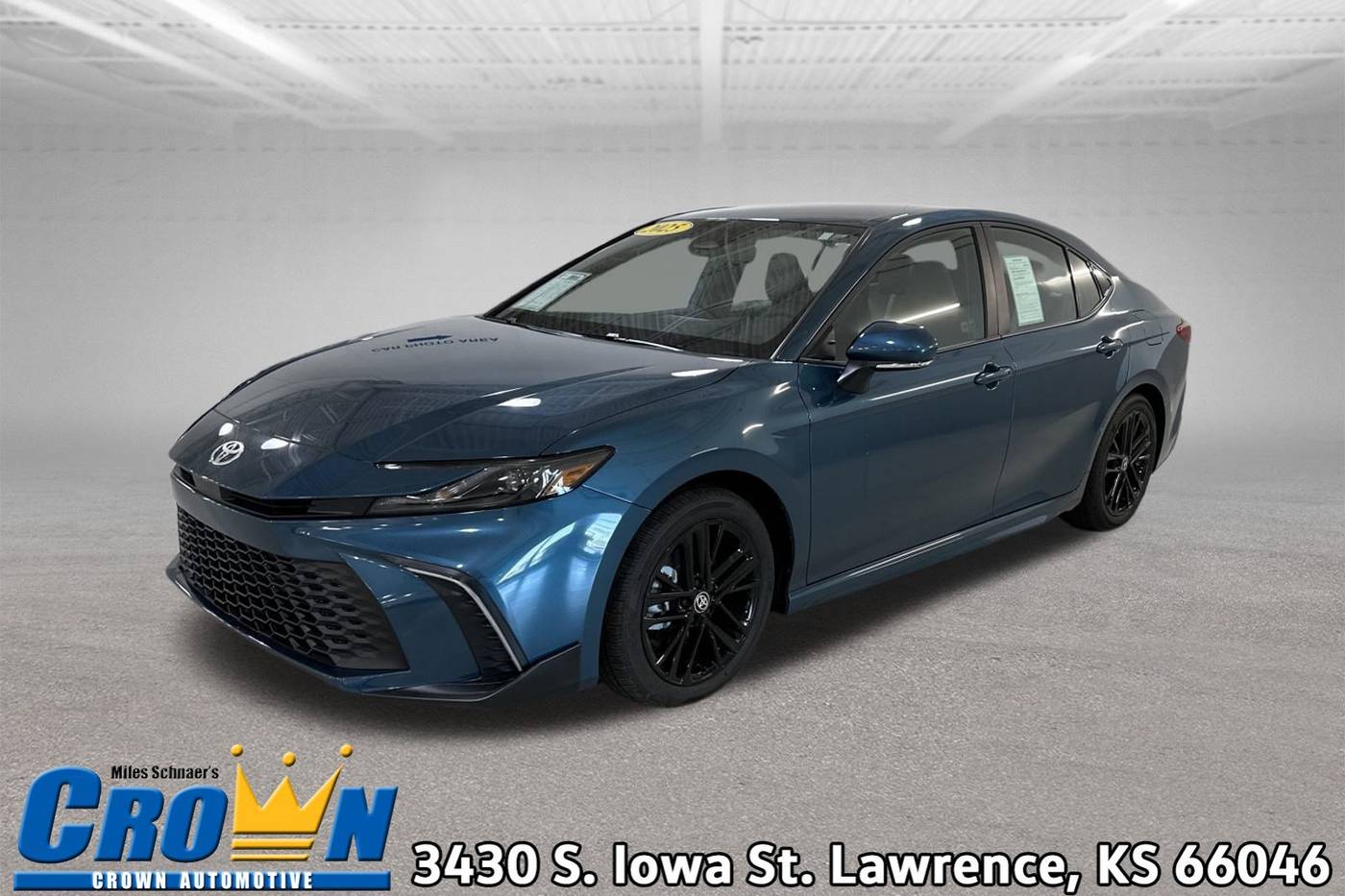 2025 Toyota Camry SE — Sedan — 12 mi — Lawrence, KS