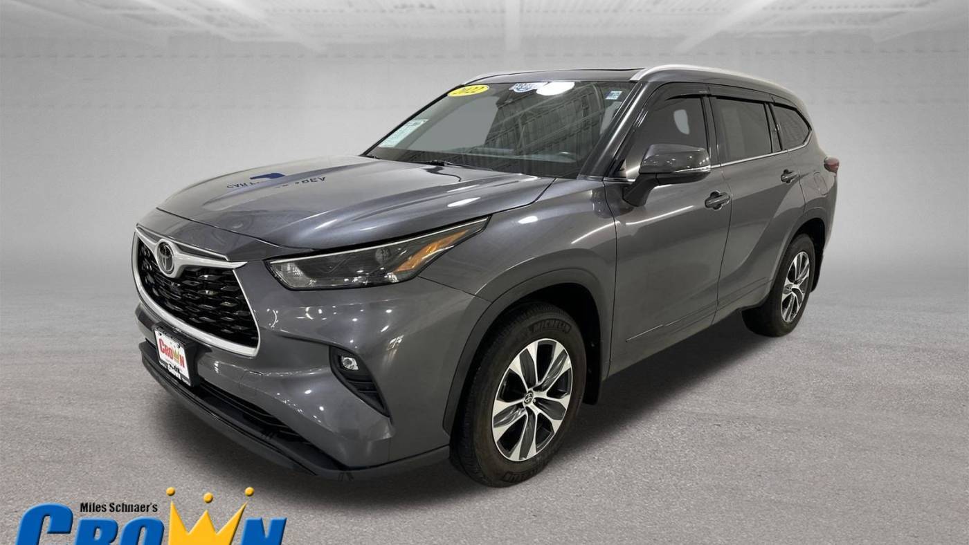 2022 Toyota Highlander XLE — SUV — 19,419 mi — Lawrence, KS