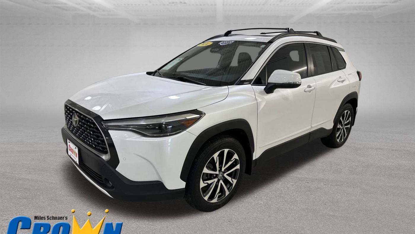 2024 Toyota Corolla Cross XLE — SUV — 8,040 mi — Lawrence, KS