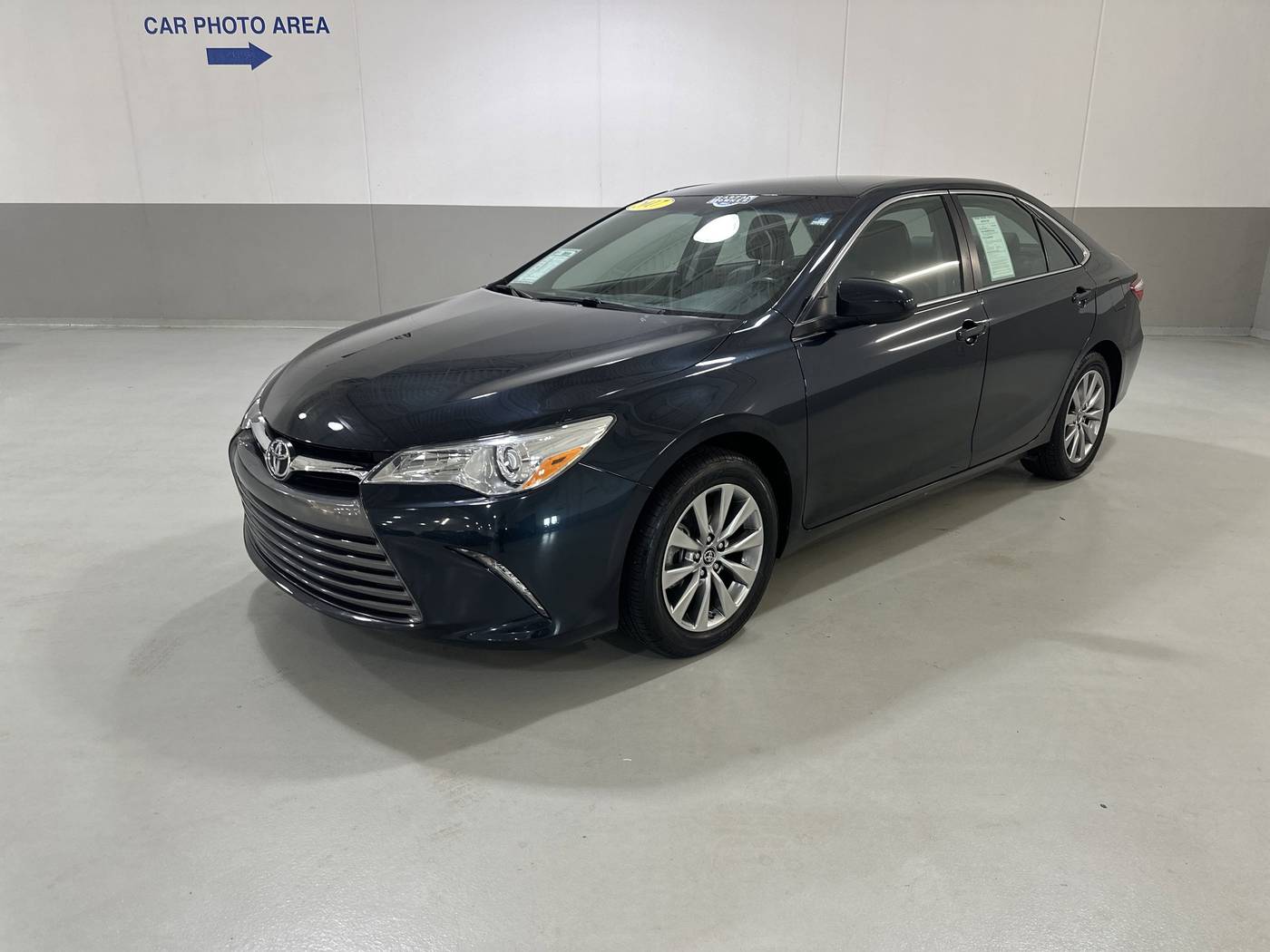 2017 Toyota Camry XLE — Sedan — 37,424 mi — Lawrence, KS