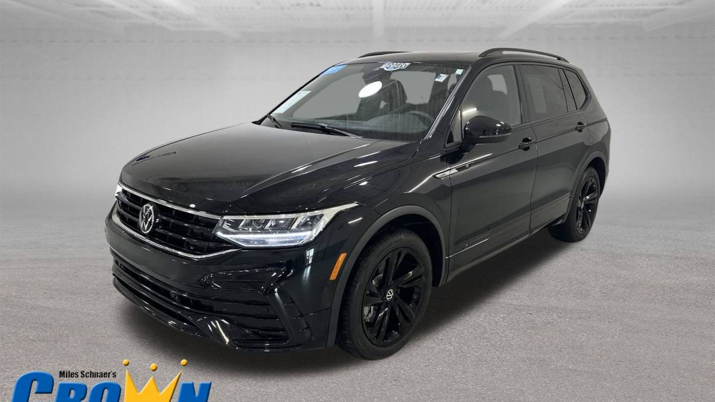 2023 Volkswagen Tiguan SE R-Line Black — SUV — 19,876 mi — Lawrence, KS