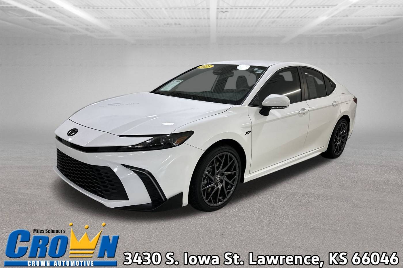 2025 Toyota Camry SE — Sedan — 77 mi — Lawrence, KS