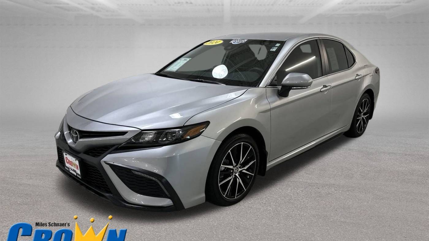 2024 Toyota Camry SE — Sedan — 3,472 mi — Lawrence, KS