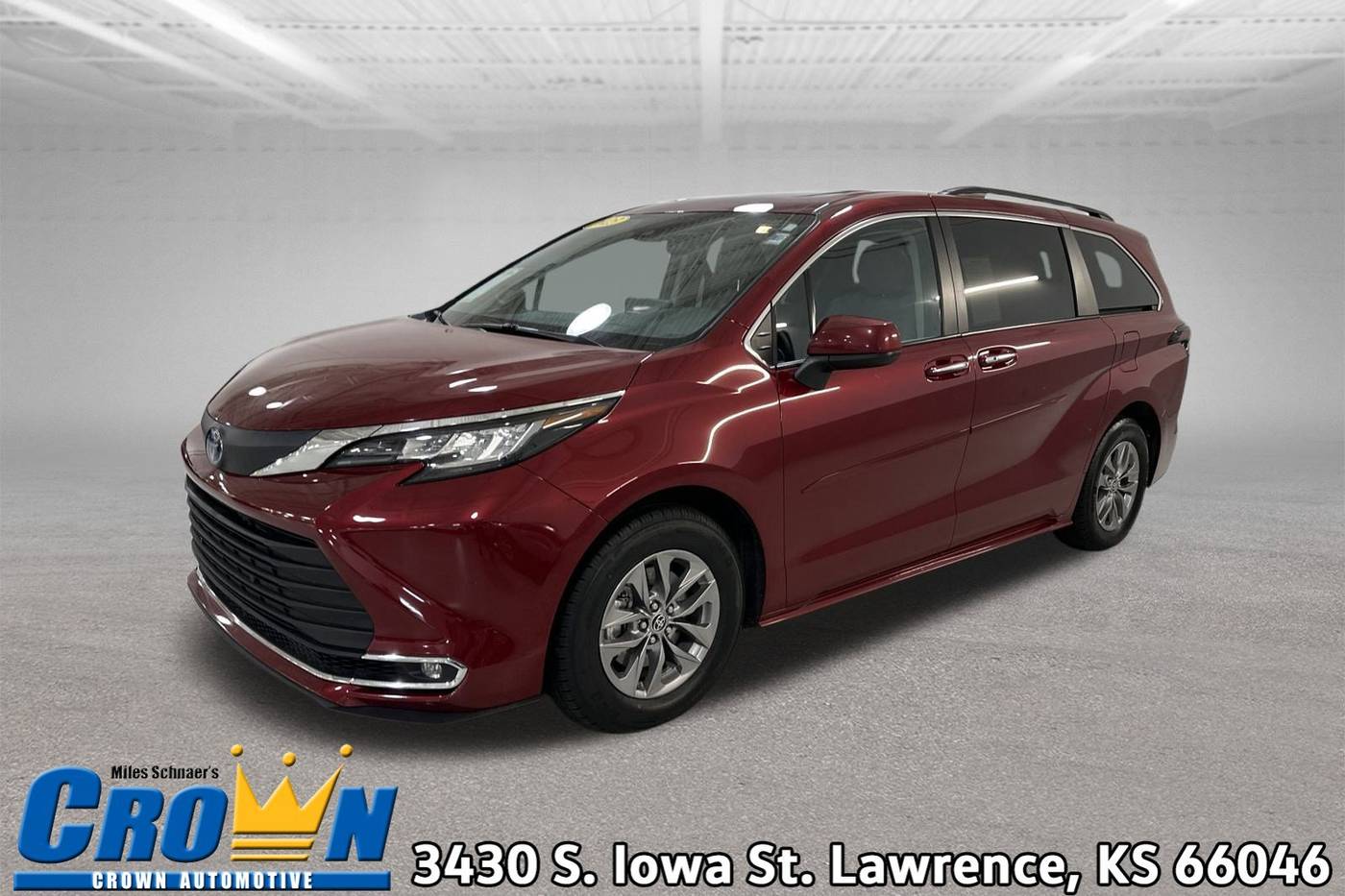 2023 Toyota Sienna XLE — Minivan — 97,293 mi — Lawrence, KS