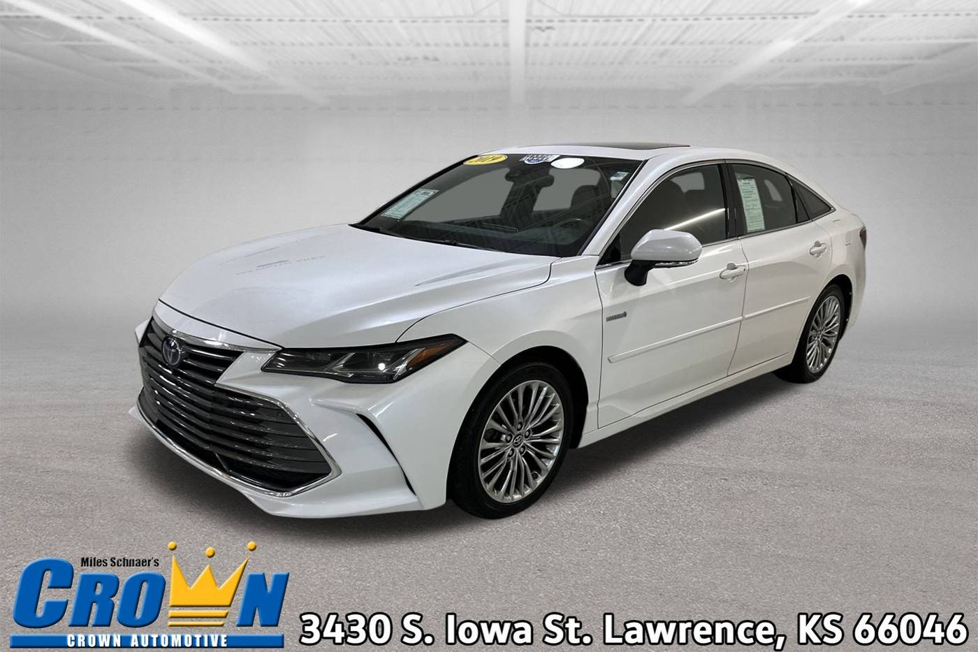 2019 Toyota Avalon Hybrid Limited — Sedan — 52,164 mi — Lawrence, KS