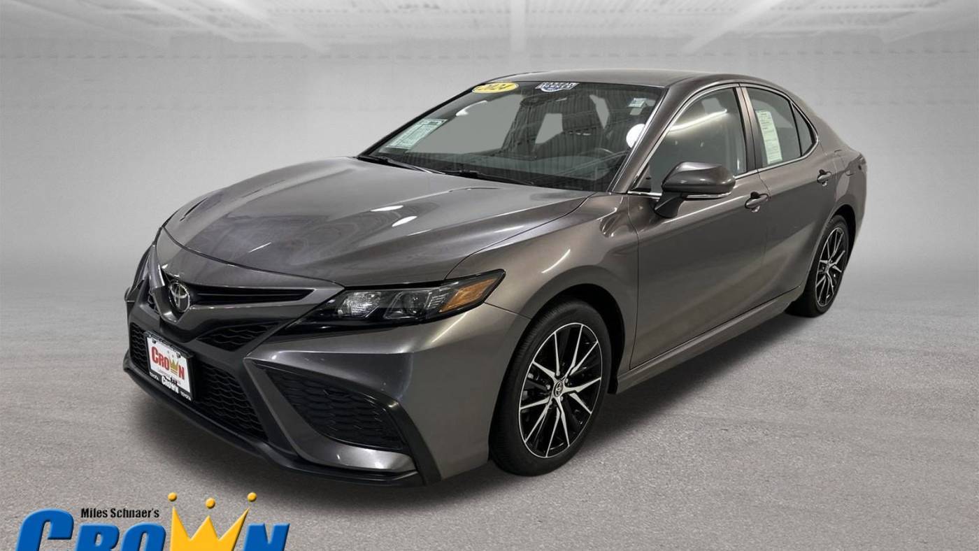 2024 Toyota Camry SE — Sedan — 21,509 mi — Lawrence, KS