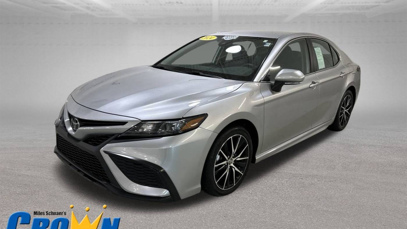 2024 Toyota Camry SE — Sedan — 20,060 mi — Lawrence, KS