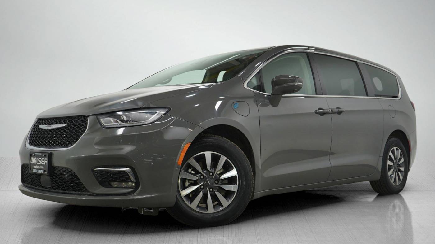 2022 Chrysler Pacifica Hybrid Touring L — Minivan — 70,554 mi — South St Paul, MN