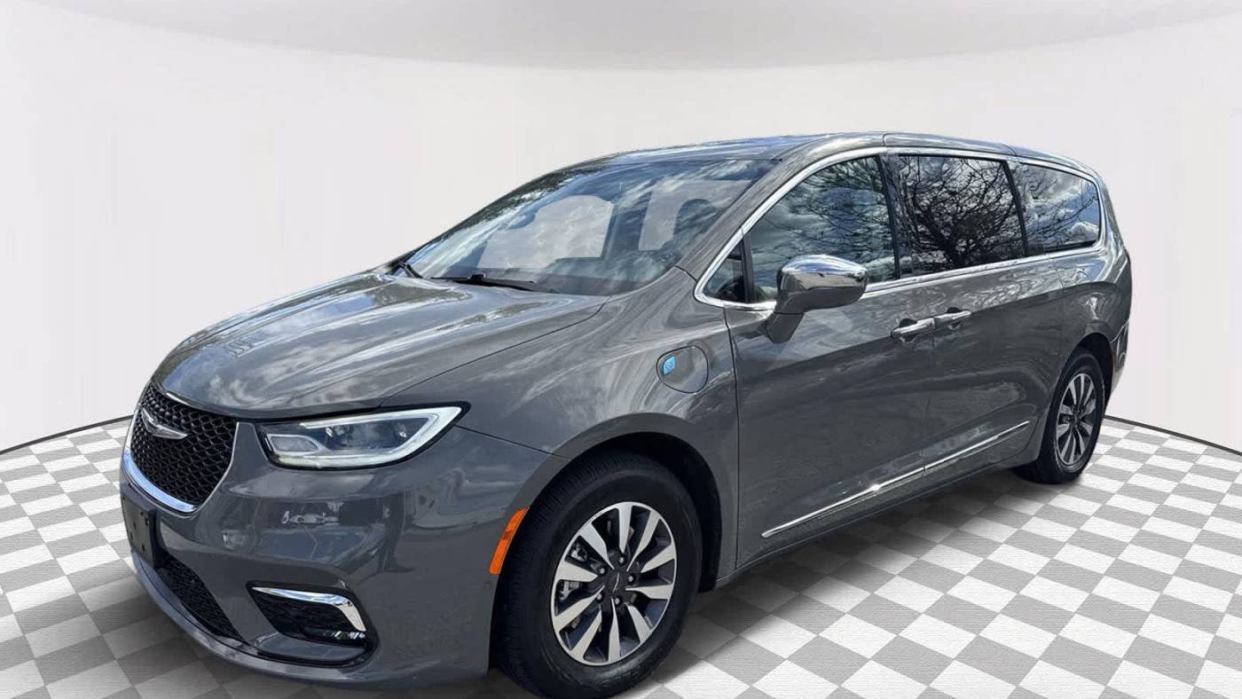 2022 Chrysler Pacifica Hybrid Limited — Minivan — 58,399 mi — Wesley Chapel, FL