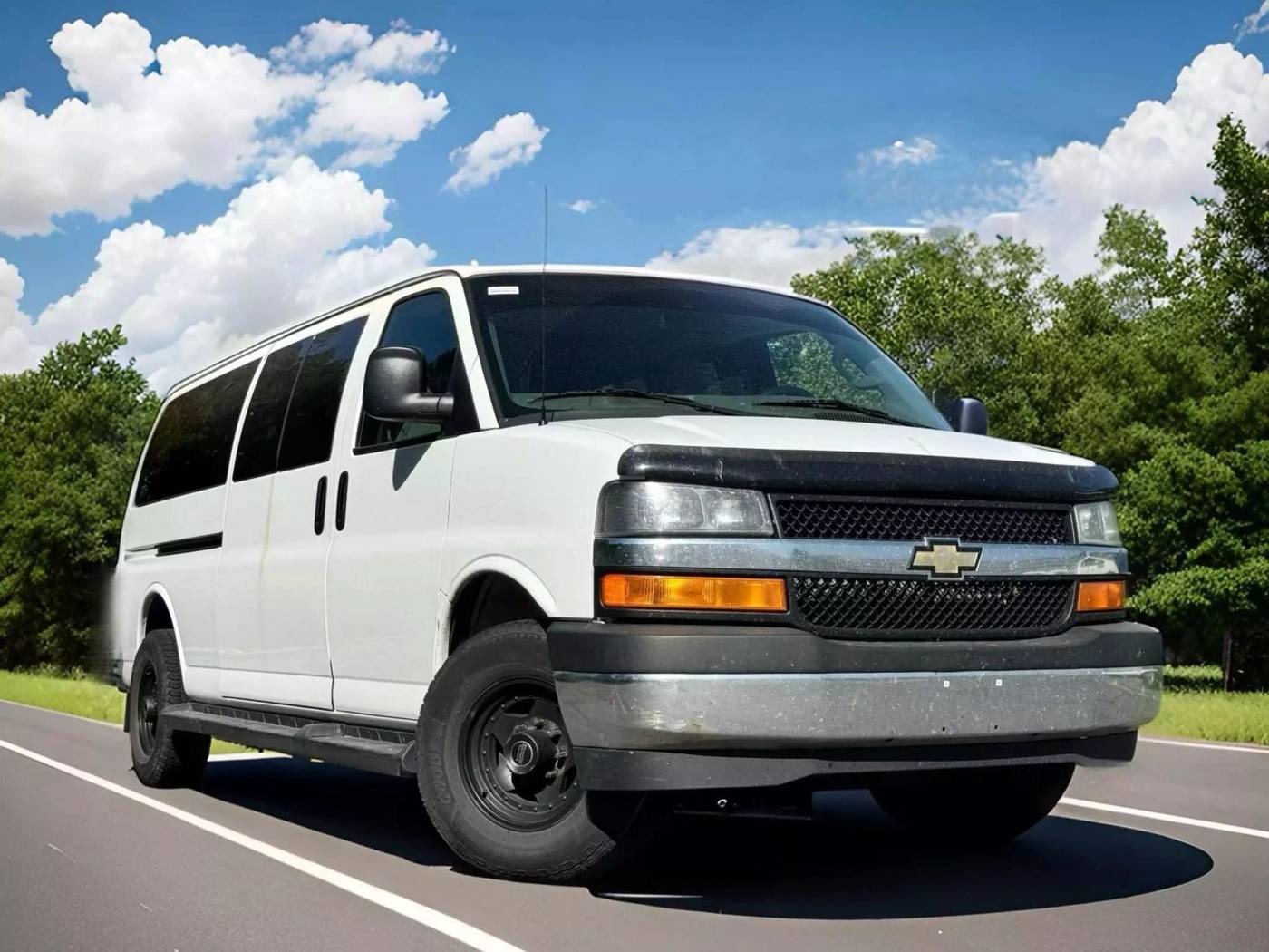 2019 Chevrolet Express Passenger LT — Passenger Van — 121,000 mi — Springville, UT