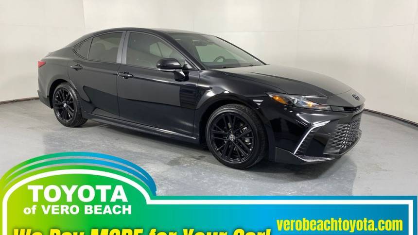 2025 Toyota Camry SE — Sedan — 4,201 mi — Vero Beach, FL