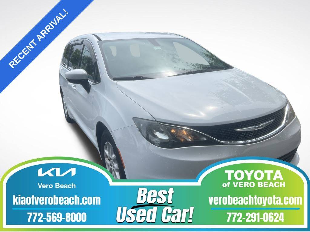 2017 Chrysler Pacifica Touring — Minivan — 70,070 mi — Vero Beach, FL