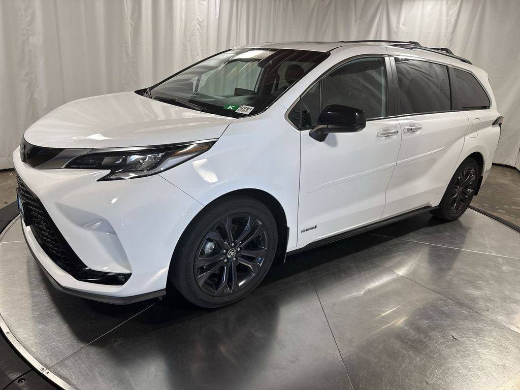 2021 Toyota Sienna XSE — Minivan — 43,875 mi — Beaverton, OR