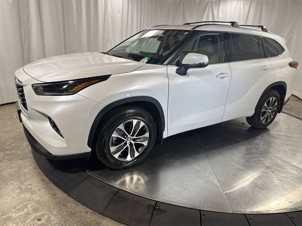 2021 Toyota Highlander XLE — SUV — 28,197 mi — Beaverton, OR