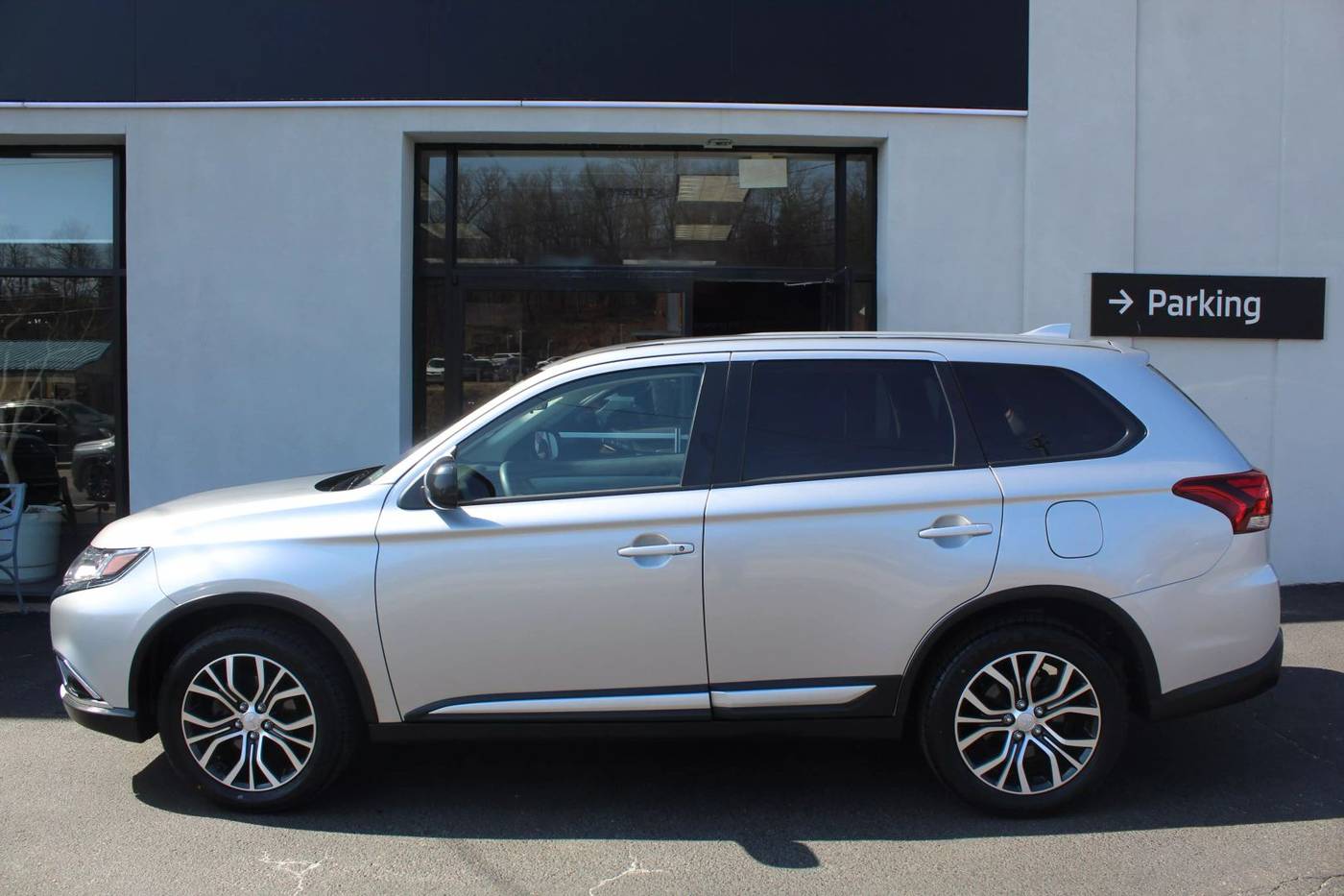 2018 Mitsubishi Outlander ES — SUV — 76,736 mi — Bethel Park, PA