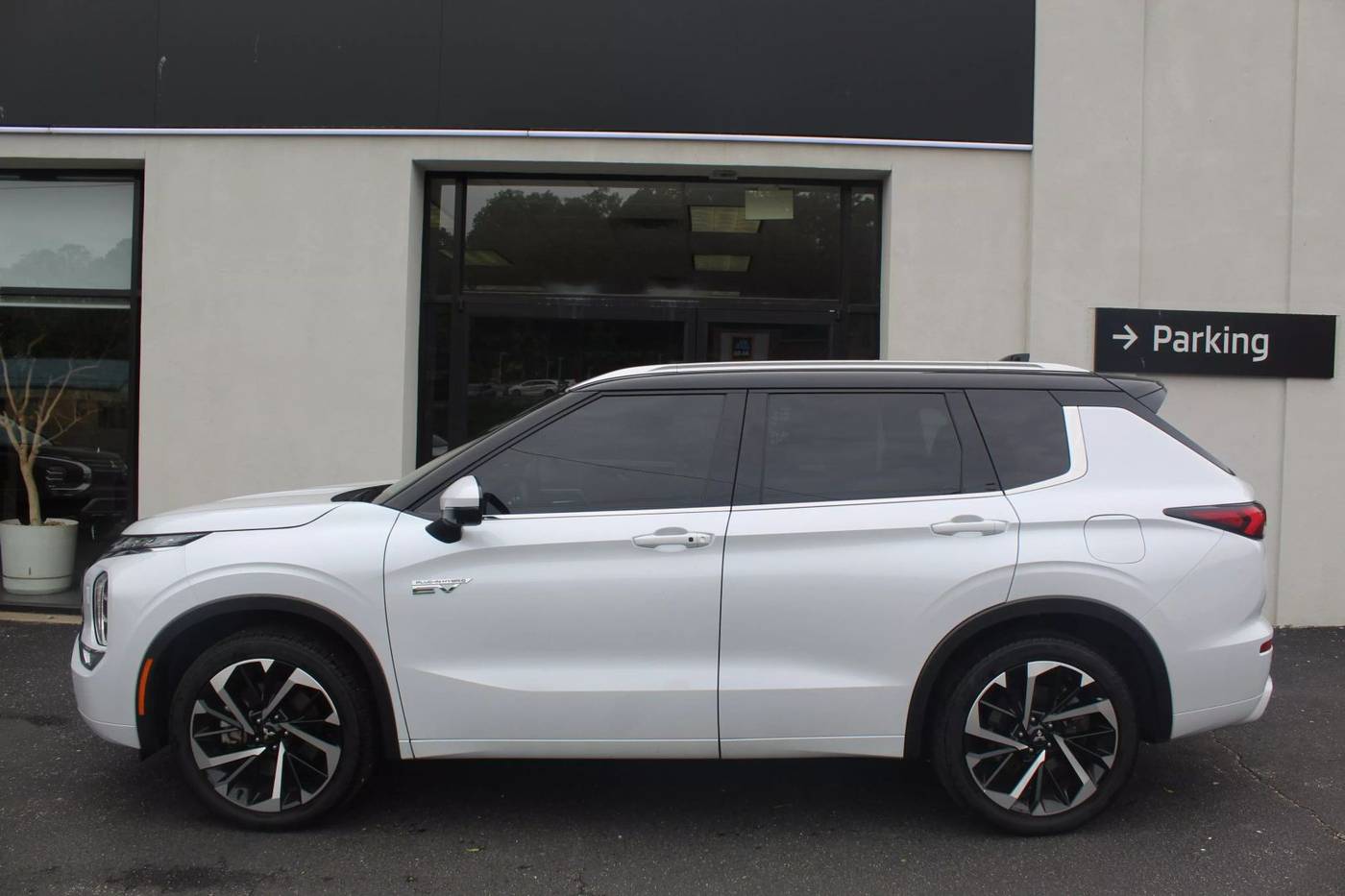 2023 Mitsubishi Outlander Plug-In Hybrid SEL — SUV — 31,154 mi — Bethel Park, PA