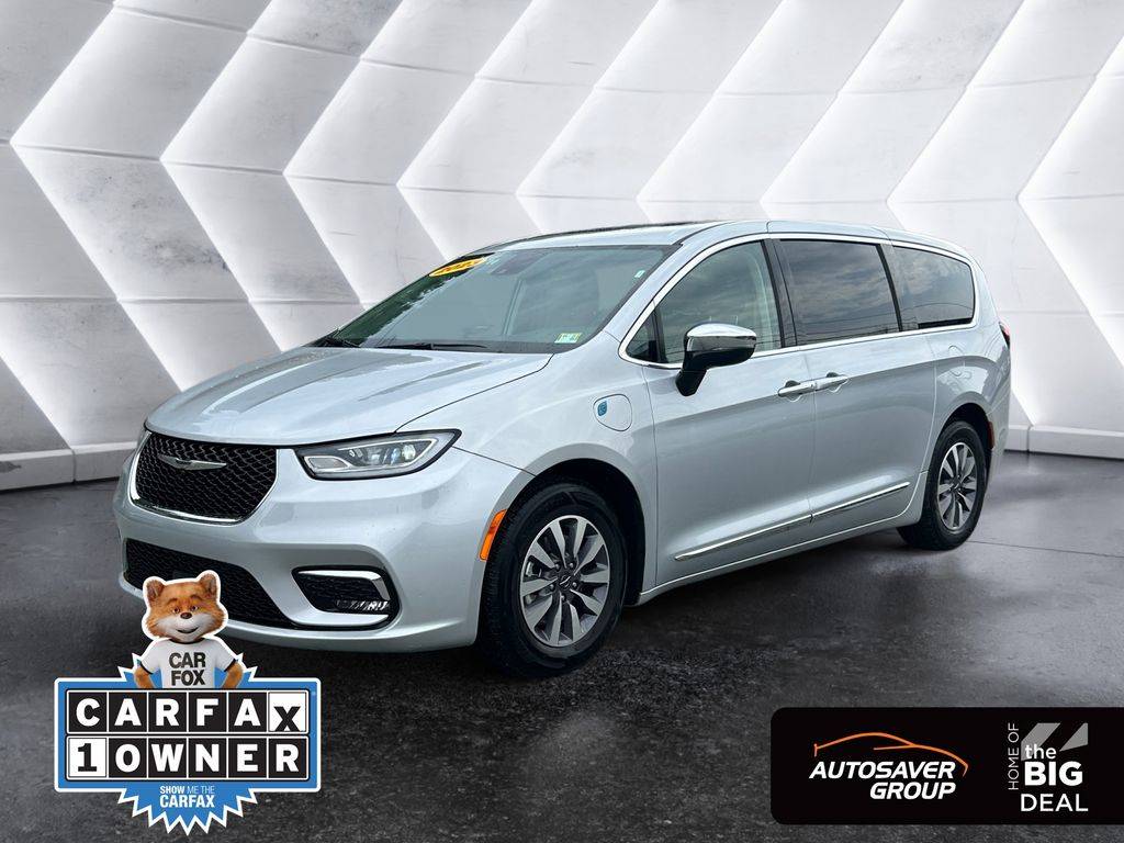 2023 Chrysler Pacifica Hybrid Limited — Minivan — 55,953 mi — St Johnsbury, VT