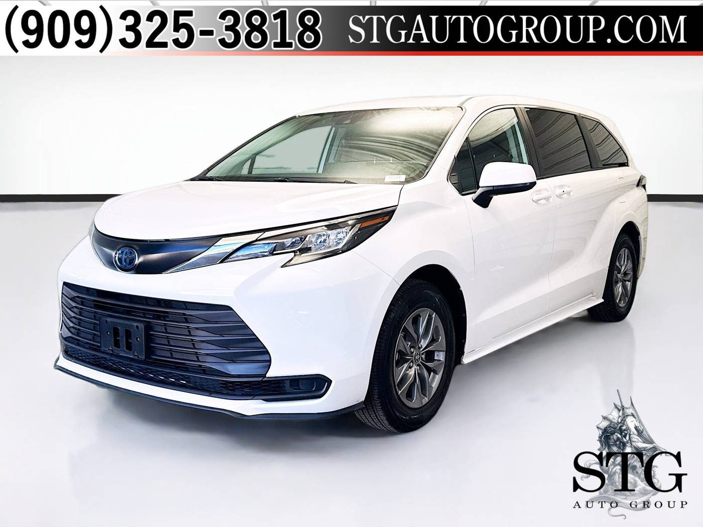 2023 Toyota Sienna LE — Minivan — 21,548 mi — Montclair, CA