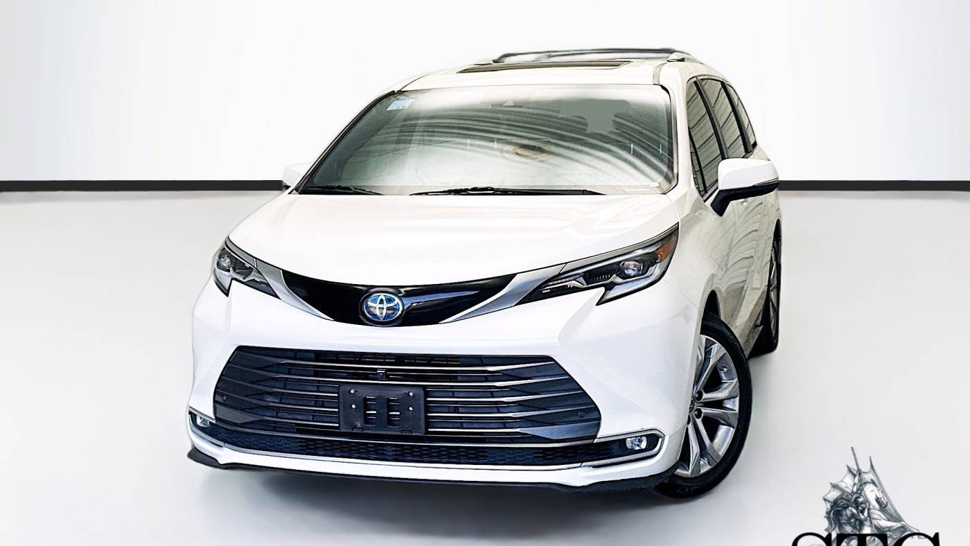 2021 Toyota Sienna Platinum — Minivan — 67,310 mi — Montclair, CA