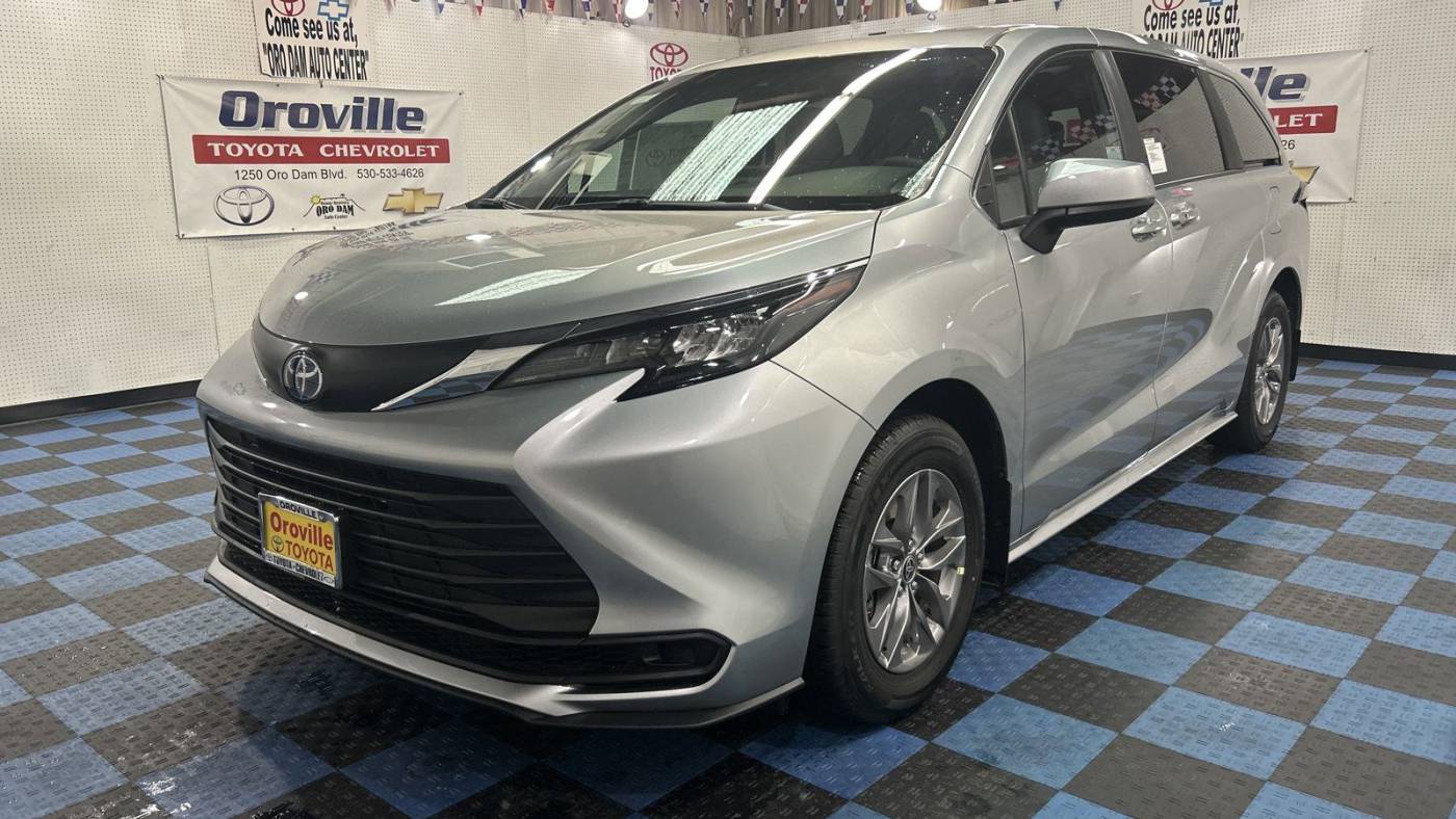 2025 Toyota Sienna LE — Minivan — 47 mi — Oroville, CA