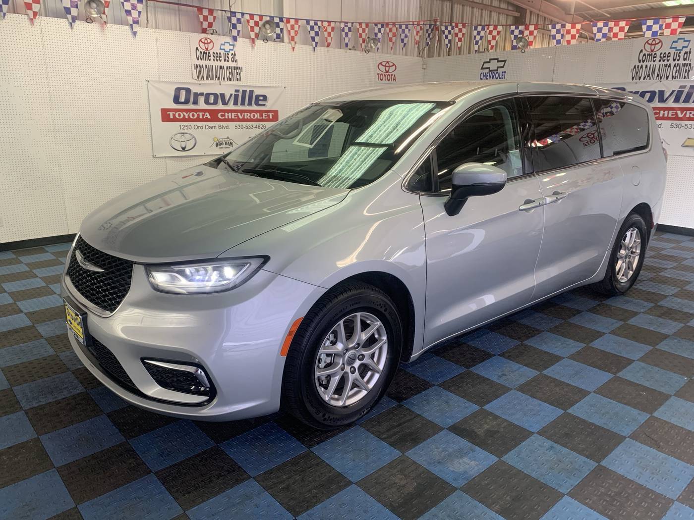 2023 Chrysler Pacifica Touring L — Minivan — 55,329 mi — Oroville, CA