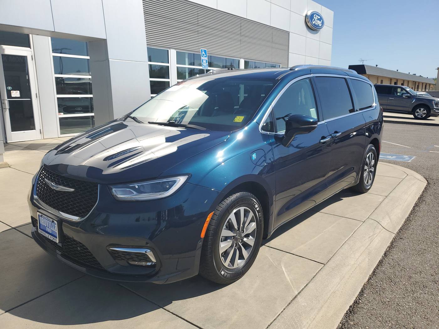 2021 Chrysler Pacifica Hybrid Touring L — Minivan — 61,791 mi — Oroville, CA