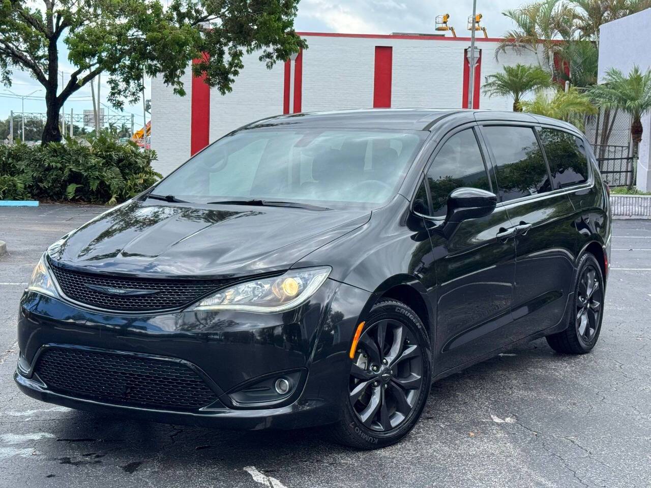 2018 Chrysler Pacifica Touring Plus — Minivan — 122,890 mi — Hollywood, FL