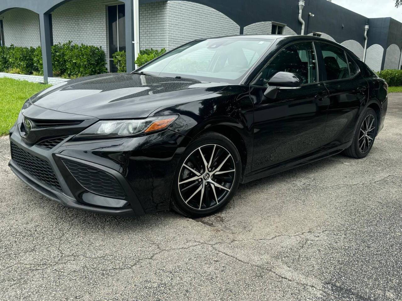 2022 Toyota Camry SE — Sedan — 76,650 mi — Hollywood, FL