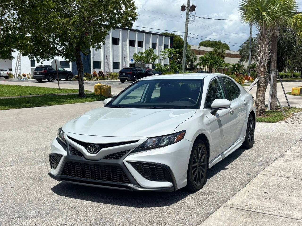 2023 Toyota Camry SE — Sedan — 31,381 mi — Hollywood, FL