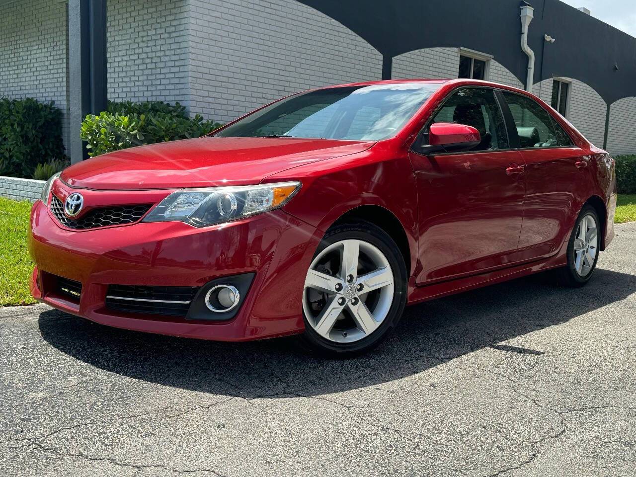2014 Toyota Camry SE — Sedan — 140,354 mi — Hollywood, FL