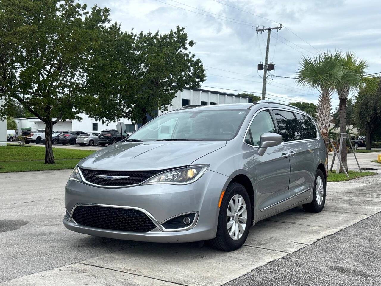 2019 Chrysler Pacifica Touring L — Minivan — 95,275 mi — Hollywood, FL