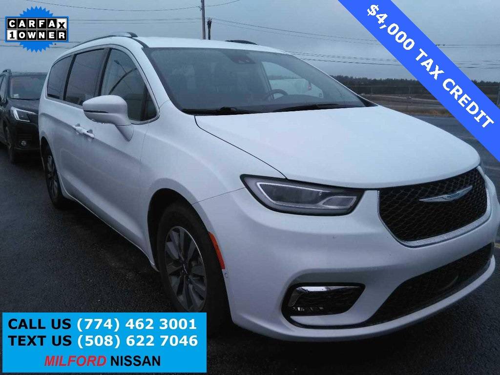 2021 Chrysler Pacifica Hybrid Touring L — Minivan — 57,519 mi — Milford, MA