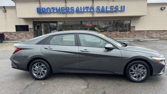 2024 Hyundai Elantra SEL — Sedan — 700 mi — Lexington, KY