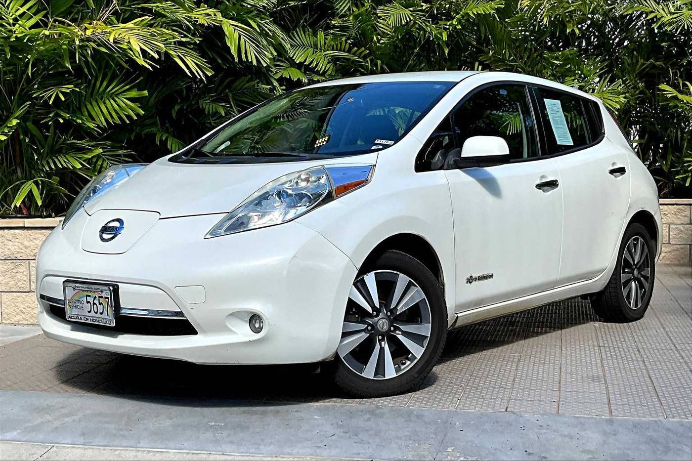 2015 Nissan LEAF SV — Hatchback — 52,526 mi — Honolulu, HI