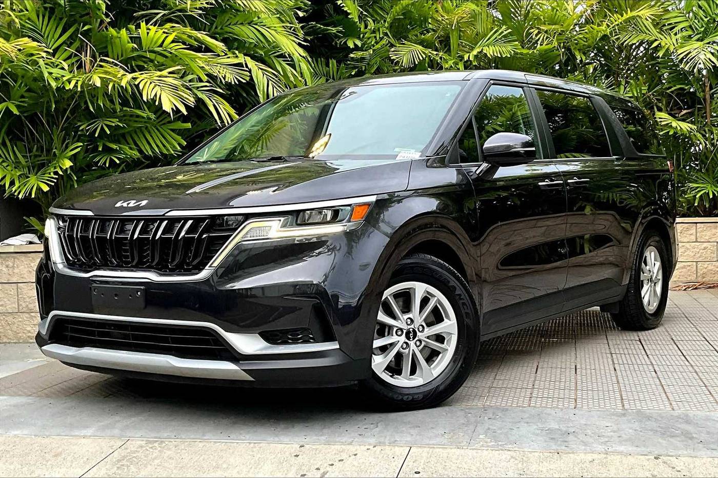 2022 Kia Carnival LX — Minivan — 135,084 mi — Honolulu, HI