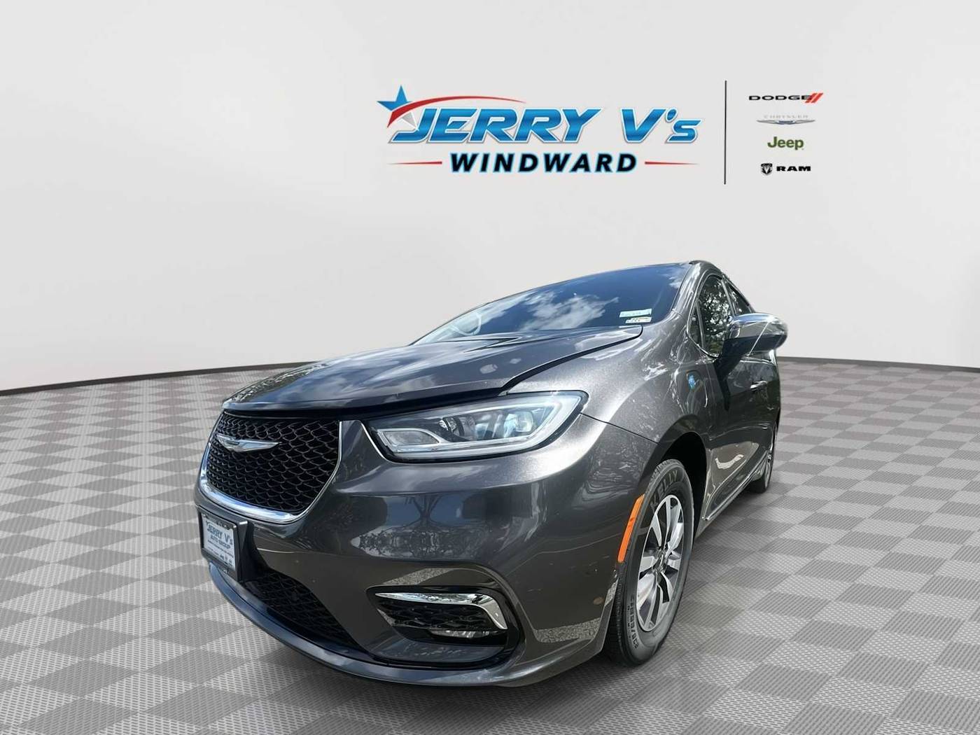 2023 Chrysler Pacifica Hybrid Limited — Minivan — 25,790 mi — Kaneohe, HI
