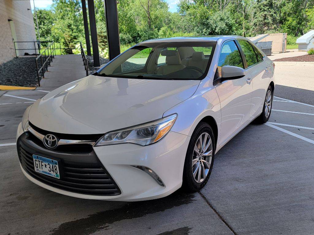 2015 Toyota Camry XLE V6 — Sedan — 142,758 mi — Maplewood, MN