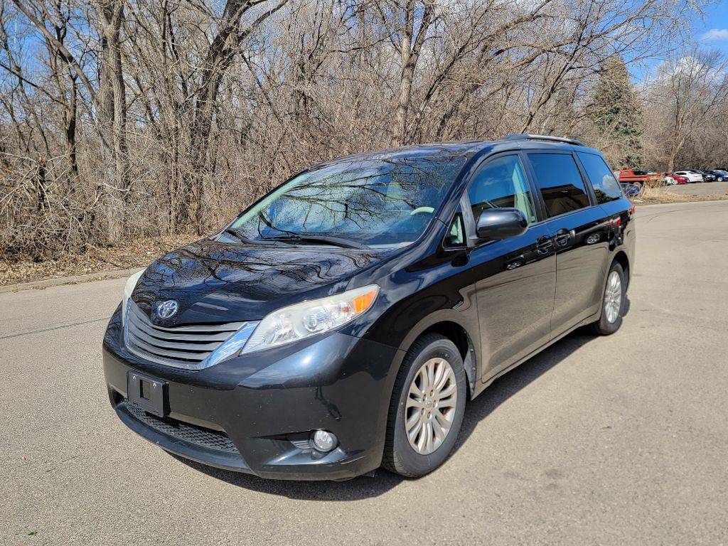 2011 Toyota Sienna XLE — Minivan — 145,919 mi — Maplewood, MN