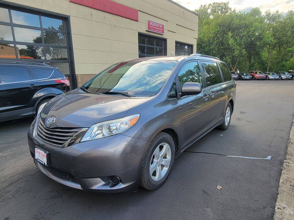 2015 Toyota Sienna LE — Minivan — 131,998 mi — Maplewood, MN