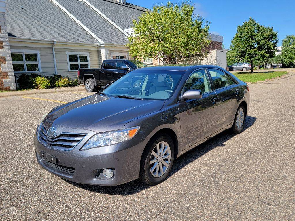 2010 Toyota Camry XLE V6 — Sedan — 109,444 mi — Maplewood, MN