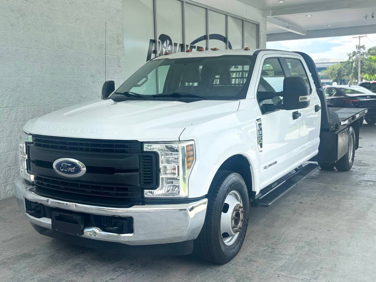 2018 Ford Super Duty F-350 Chassis Cab XL — Chassis Cab Truck — 221,473 mi — Tampa Bay, FL