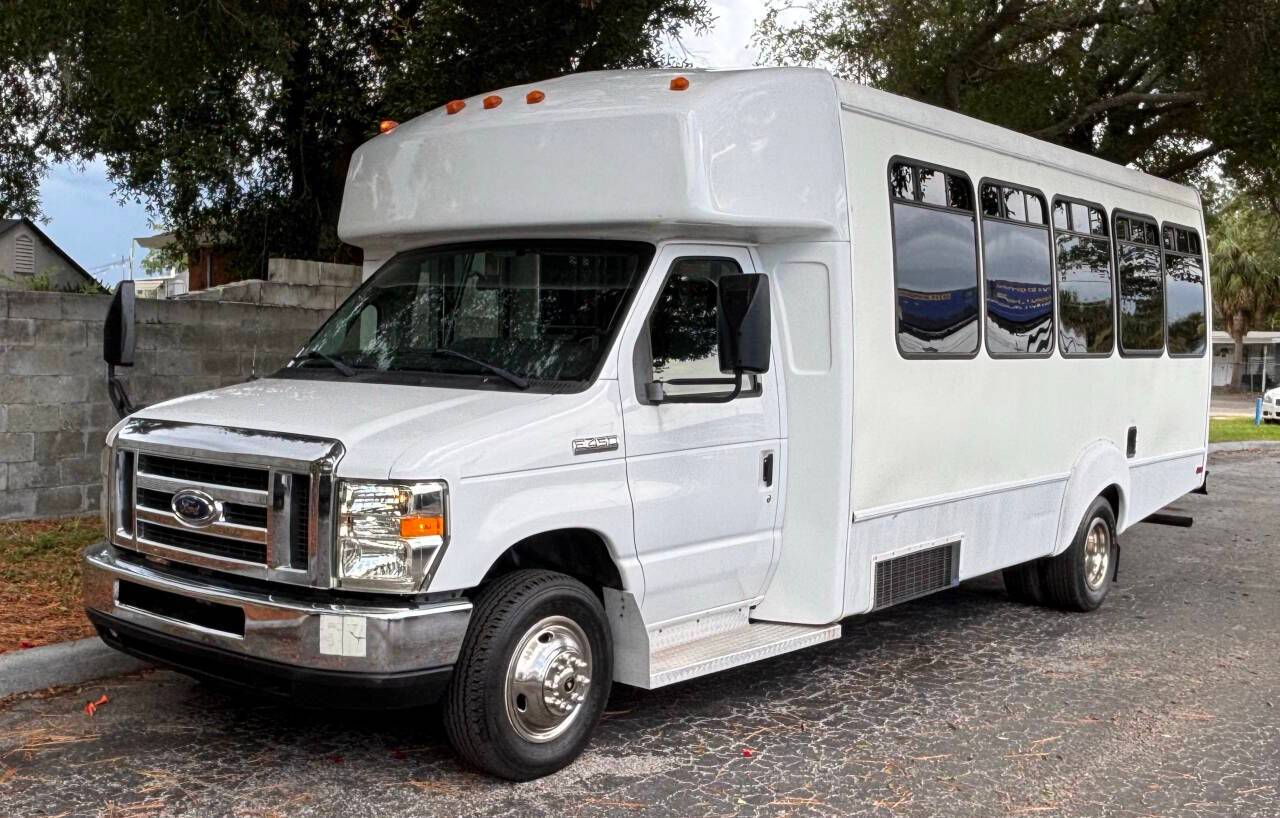 2009 Ford Econoline Commercial Cutaway E-450