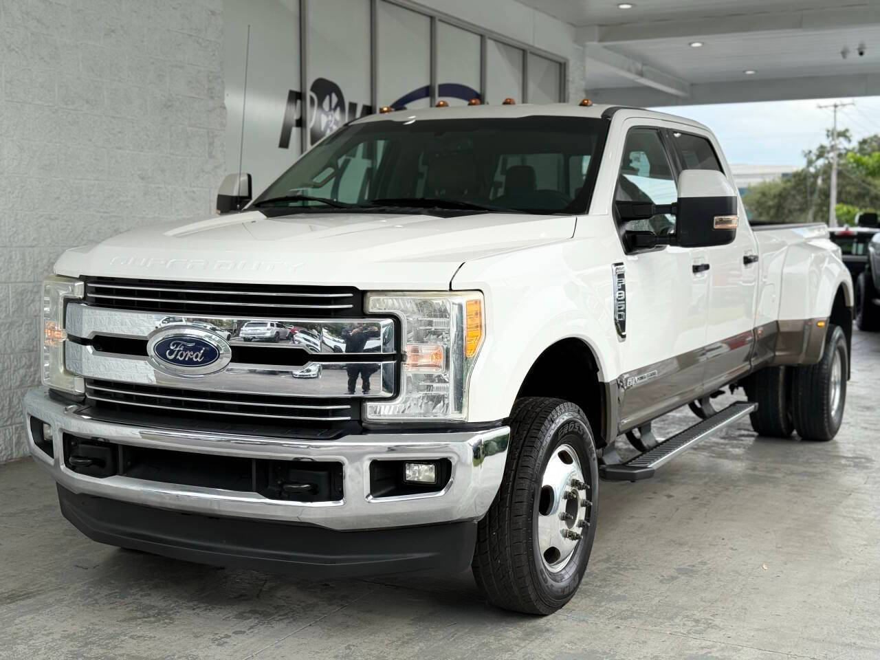 2017 Ford Super Duty F-350 Lariat — Pickup Truck — 266,960 mi — Tampa Bay, FL