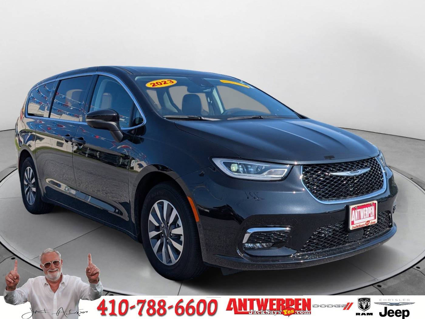 2023 Chrysler Pacifica Hybrid Touring L — Minivan — 7,576 mi — Catonsville, MD