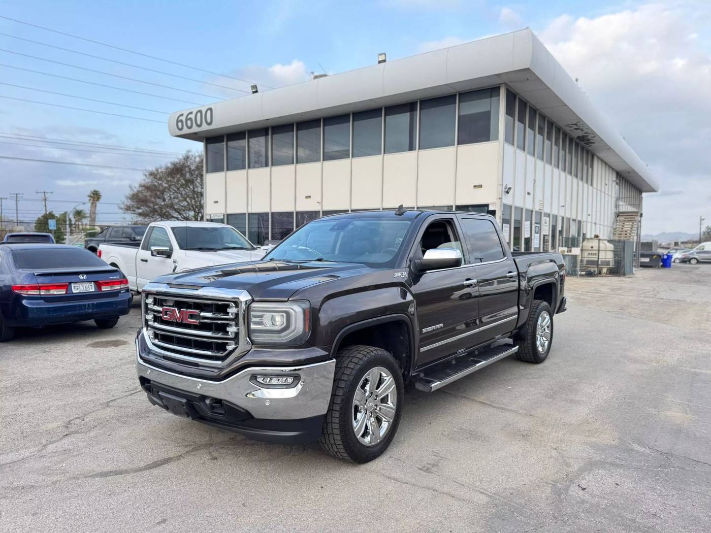 2016 GMC Sierra 1500 SLT — Pickup Truck — 59,925 mi — Riverside, CA