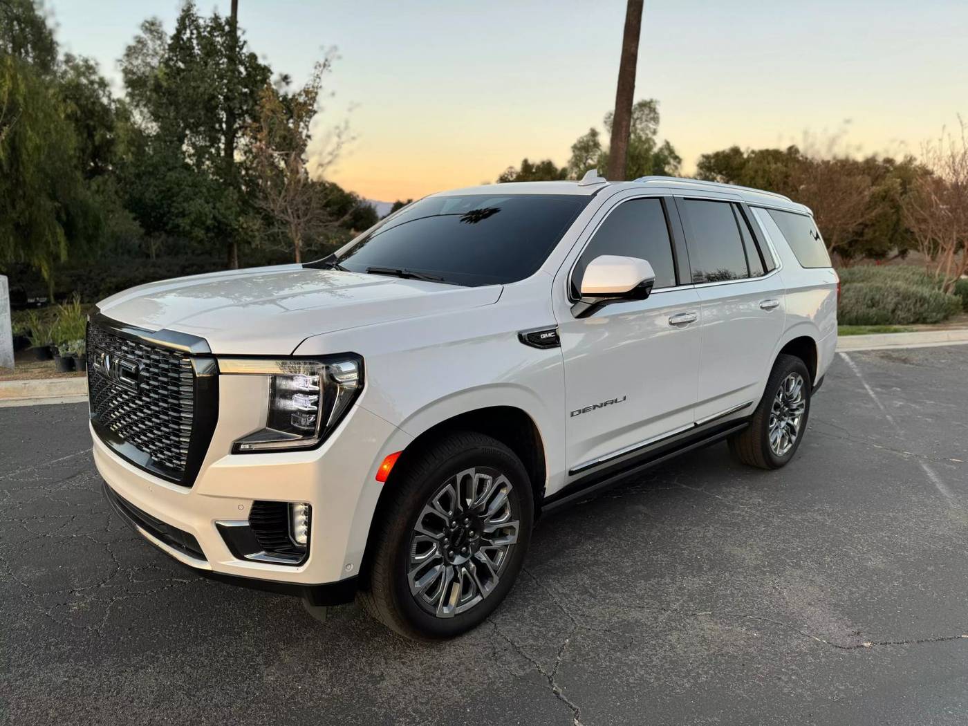 2023 GMC Yukon Denali Ultimate — SUV — 19,599 mi — Riverside, CA